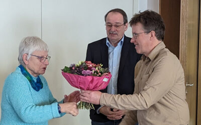 Almuth Wienand erhält Ehrennadel