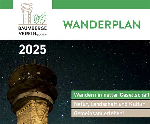 Baumberge Verein Broschüren für eine Wanderveranstaltung des Baumbergevereins im Jahr 2024 mit der Abbildung eines Turms inmitten der Natur.